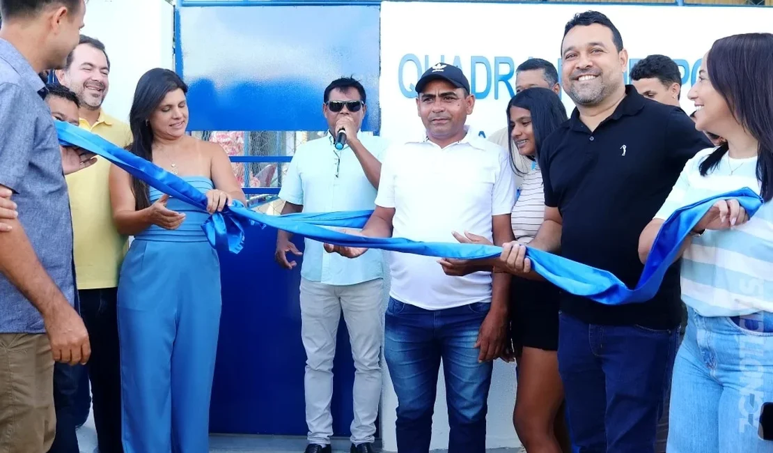 Prefeita de Novo Lino entrega quadra poliesportiva na comunidade Macapá