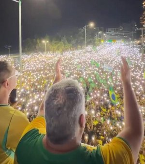 Oração do Pai-Nosso ilumina e emociona multidão no ato da direita em Maceió