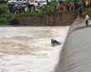Imagens mostram ex-prefeito Marcelo Lima tentando se livrar da correnteza no Rio Paraíba
