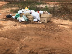 Moradores reclamam de falta de coleta de lixo em Arapiraca