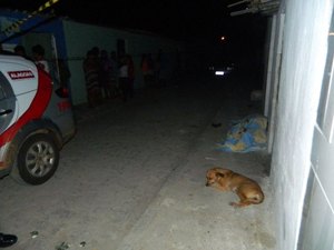 Servente de pedreiro é assassinado com filha no colo