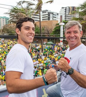 Em manifestação no Vera Arruda, Cabo Bebeto e Caio Bebeto criticam Lula e STF