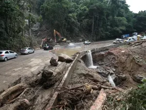 Sete pontos permanecem interditados na rodovia Rio-Santos em São Sebastião