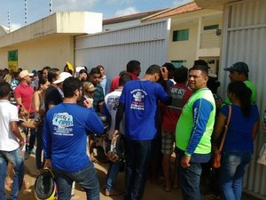 Fichas de atendimento no cartório são insuficientes para a demanda de eleitores