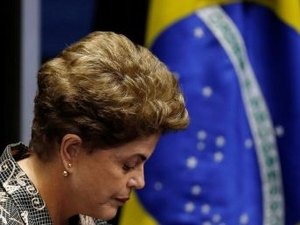 Impeachment de Dilma não irá salvar Brasil, diz imprensa estrangeira