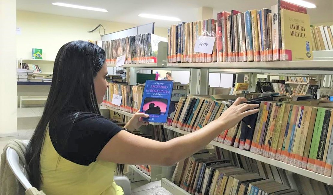 Biblioteca Municipal de Arapiraca cataloga mais de 20 mil livros