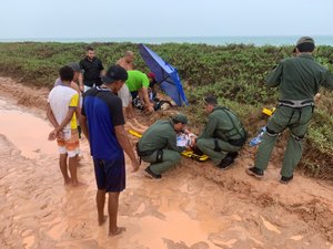 Duas jovens ficam feridas em capotamento de quadriciclo no litoral sul
