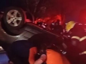 Motorista passa mal e capota carro próximo ao Divina Luz, em Arapiraca