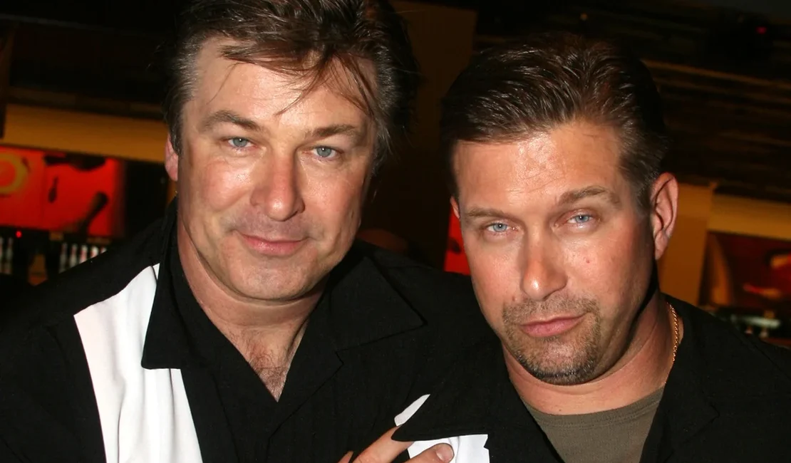 Irmãos Stephen e Alec Baldwin sofrem acidente de carro em Nova York