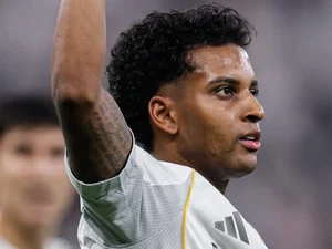 Rodrygo rompe ligamento do joelho e está fora da Copa, diz jornal