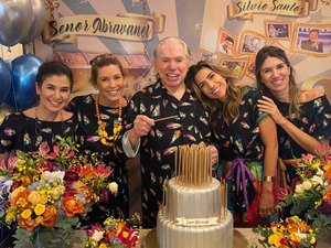 Silvio Santos comemora 90 anos com a família em festa do pijama