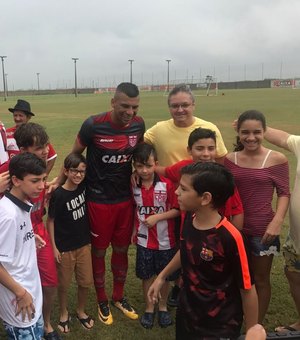 Torcida do CRB marca presença no último treino antes da final do Alagoano