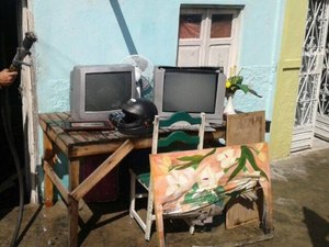 Residência pega fogo no bairro Brasília, em Arapiraca