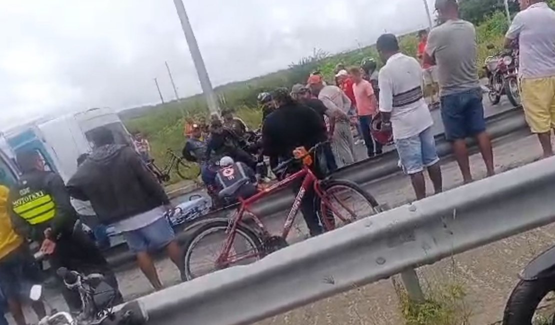 Motociclista fica ferido após colidir na traseira de van em Delmiro Gouveia