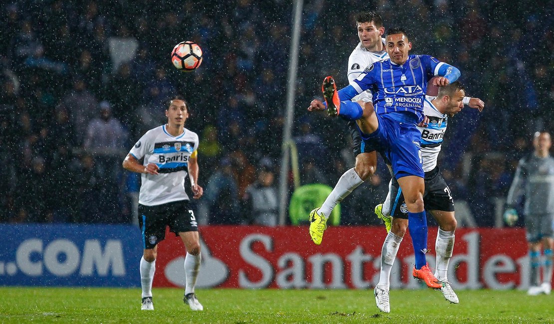 LIBERTADORES: River Plate e Grêmio vencem fora e encaminham classificação