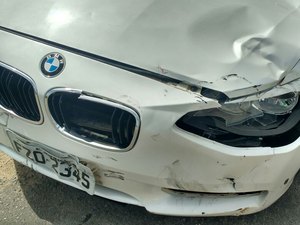 Colisão entre carro e moto deixa duas pessoas feridas