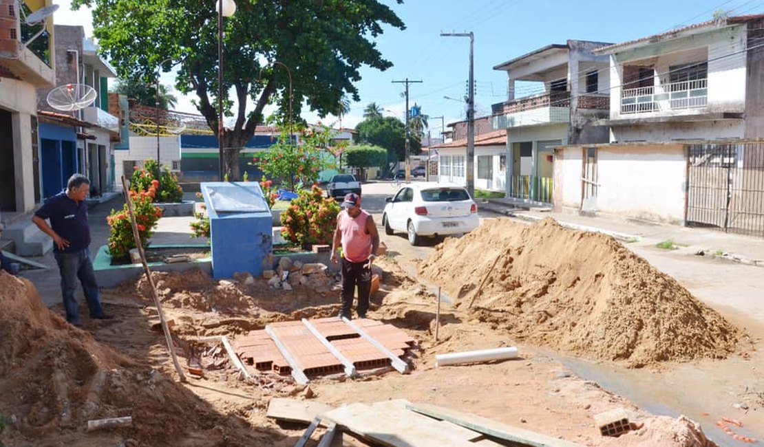 Prefeitura de Maragogi constrói sumidouro em São Bento