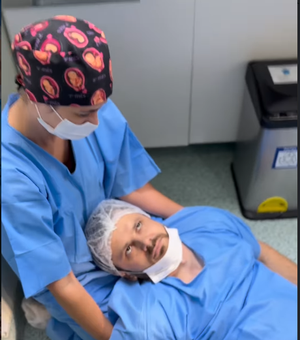 [Vídeo] Pai desmaia ao acompanhar nascimento da filha e cena viraliza