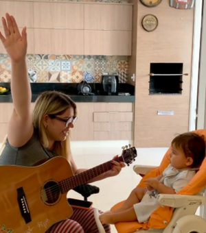 Marília Mendonça faz música para comemorar 11 meses do filho, Léo