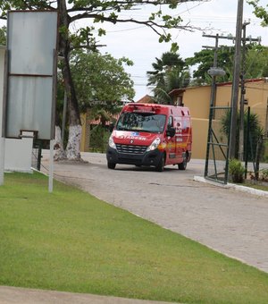 Após colisão entre veículos, homem cai de cima de paredão de som e morre