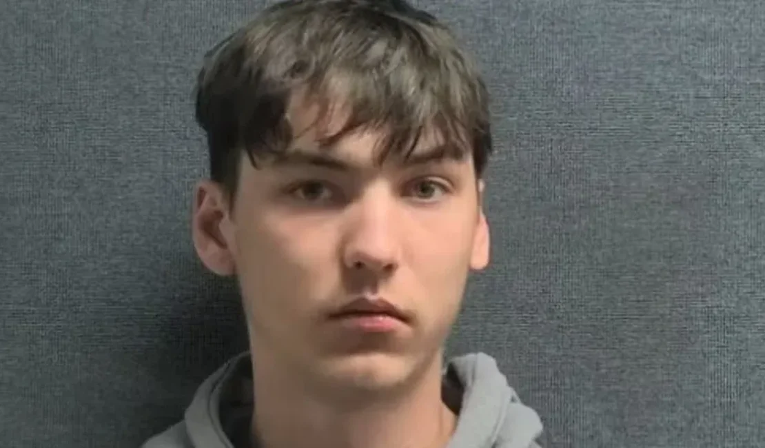Homem abre fogo após encontrar jovem pelado no quarto da filha de 13 anos