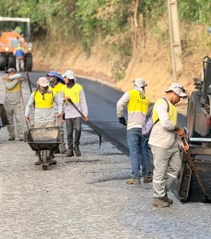 Prefeitura de Jequiá da Praia intensifica obras de melhoria viária