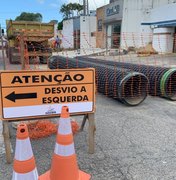 Obras para melhoraria de drenagem ocorrem em rua do bairro Farol, em Maceió