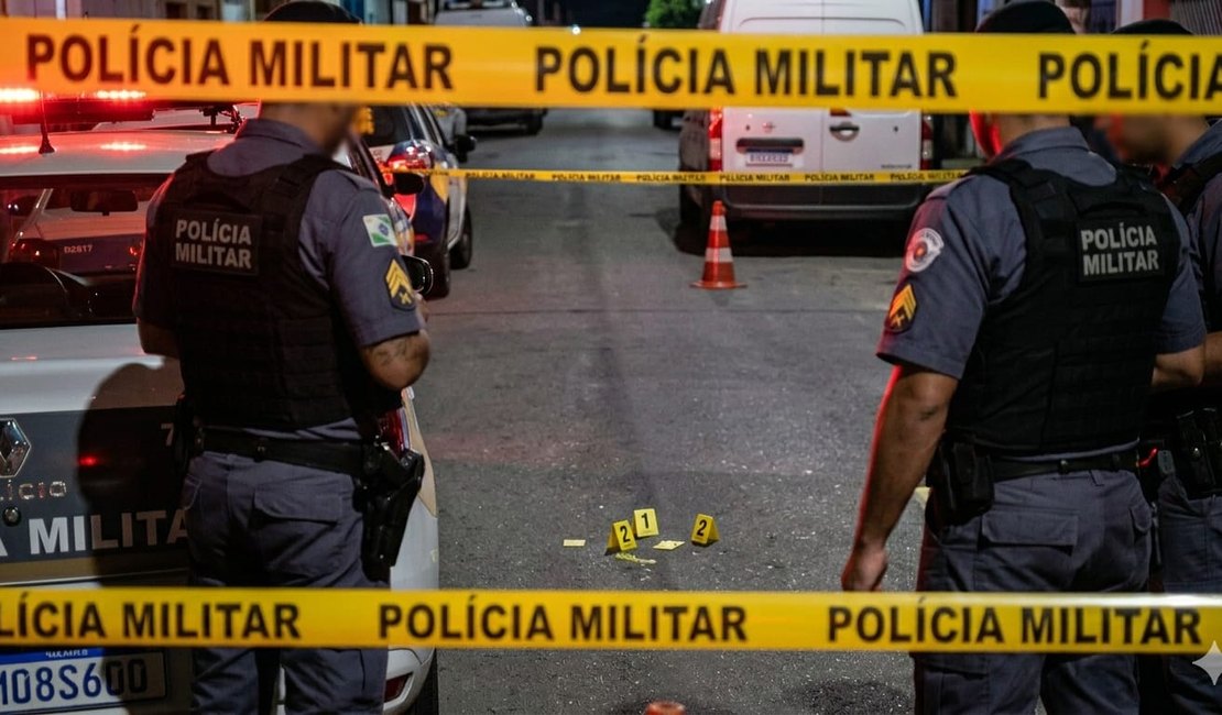 Homem é morto com tiros na cabeça e no tórax no bairro Benedito Bentes