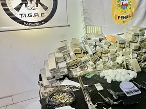 Operação desmancha ponto de opoio de facção criminosa no Benedito Bentes