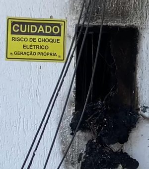 Curto-circuito causa incêndio em galeria no Pinheiro