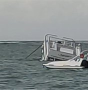 Catamarã afunda na Praia de Ponta Verde