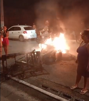 [Vídeo] Moradores protestam contra falta de energia no Benedito Bentes