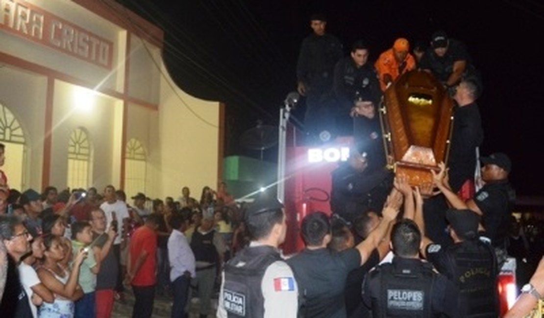 Militares mortos em acidente na BR-101 são velados em cidades de Pernambuco