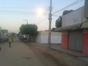 Assaltantes invadem loja de roupas e fazem arrastão