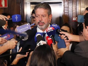 Lira diz que cancelamentos unilaterais de planos de saúde por doenças serão suspensos