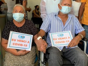 Casados há 56 anos, arapiraquenses têm reencontro emocionante após se recuperarem da Covid-19 no HEA