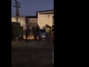 [Vídeo] Comemoração política acaba em confusão em município do Agreste