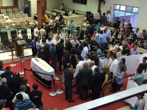 Centenas de evangélicos dão último adeus ao Pr. José Neco