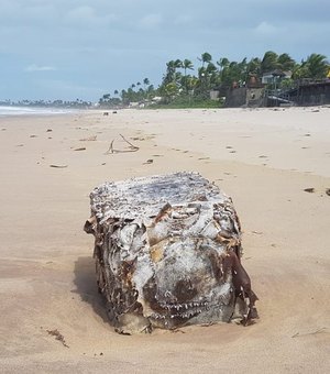 Caixas misteriosas voltam a aparecer no litoral de Pernambuco