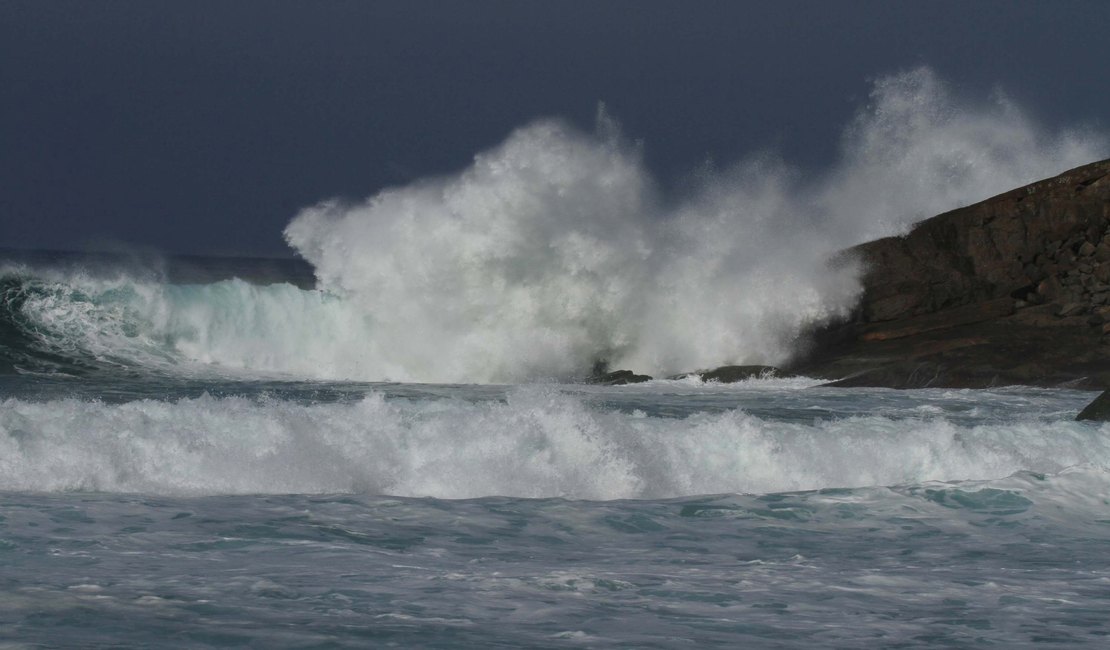 Alerta da Marinha aponta ondas de 3,5 metros no litoral alagoano