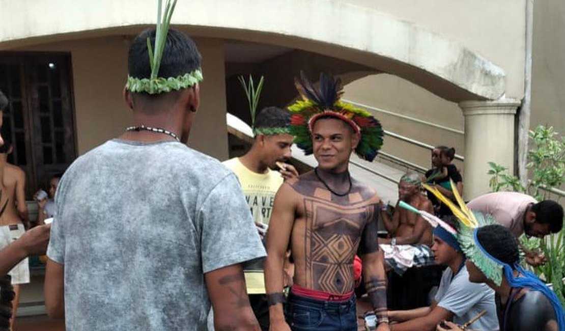 Povos indígenas fazem protesto na sede da Funai em Maceió