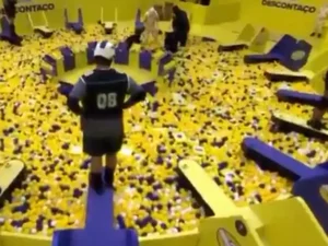 [Vídeo] BBB26: Henri Castelli tem convulsão durante a Prova do Líder