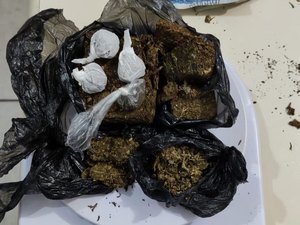 Homem é preso com papelotes de maconha, em Penedo