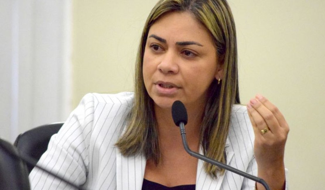 Flavia Cavalcante apresenta resultado dos cinco meses de mandato