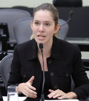 Cibele Moura lamenta feminicídio e reforça combate à violência contra a mulher no Agosto Lilás