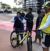 Equipe do Ronda no Bairro recupera bolsa furtada na orla de Ponta Verde