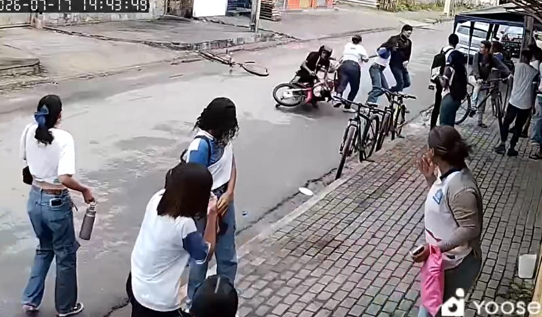 Idoso de bicicleta fica ferido após ser atingido por motocicleta em Rio Largo