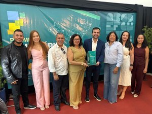 Matriz de Camaragibe recebe Prêmio Município Alfabetizador 2025