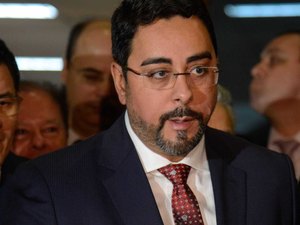 Juiz da Lava Jato do RJ curte posts de Bolsonaro, apaga e nega apoio
