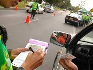 Projeto que destina multas de trânsito ao SUS avança em comissão do Senado